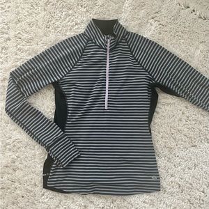 EUC Mountain Hardware 1/2 Zip Pullover size Medium